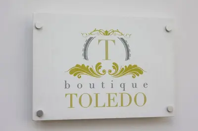 Certificato, attestato, insegna o altro documento esposto da Boutique Toledo