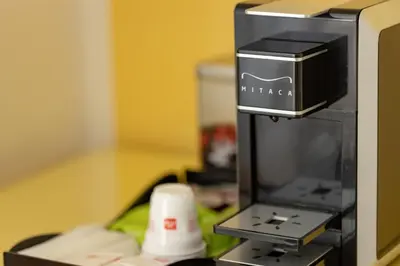 Set per la preparazione di tè e caffè presso Suite Napoletana