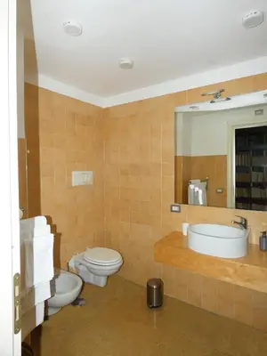 Bagno di Resort CostantiNapoli 27