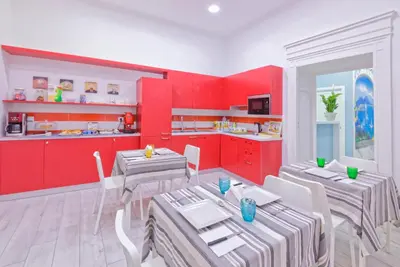 Cucina o angolo cottura di B&B Rest a Napoli