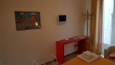 TV o dispositivi per l'intrattenimento presso Bed and Breakfast I Vicoletti Di Napoli