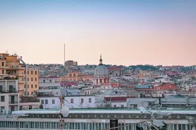 Vista generica su Napoli o vista sulla città dall'interno della casa vacanze