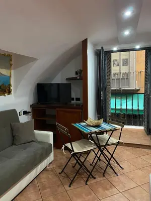 Area soggiorno di Home in love: balconcino spaccanapoli