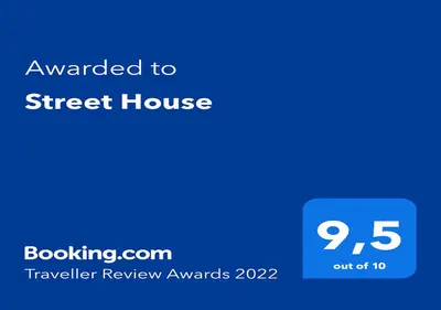 Certificato, attestato, insegna o altro documento esposto da Street House