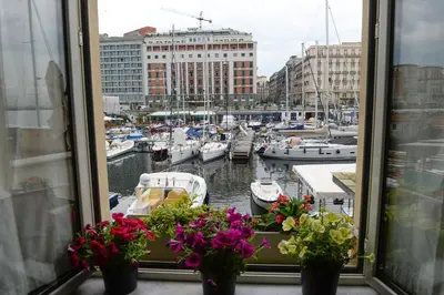 Vista generica su Napoli o vista sulla città dall'interno della casa vacanze