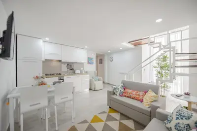 Cucina o angolo cottura di MIRANDA APARTMENTS nel cuore del Vomero