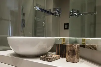 Bagno di Crystal skyline neapolis