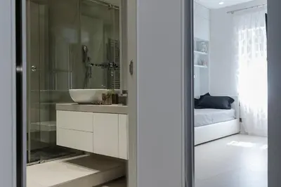 Bagno di Crystal skyline neapolis