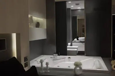 Bagno di Crystal skyline neapolis