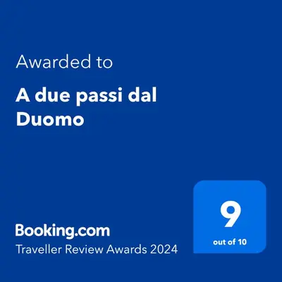Certificato, attestato, insegna o altro documento esposto da A due passi dal Duomo