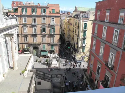 Vista generica su Napoli o vista sulla città dall'interno del bed & breakfast