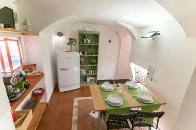 Cucina o angolo cottura di DonnaRé Casavacanza - Historic Center of Naples