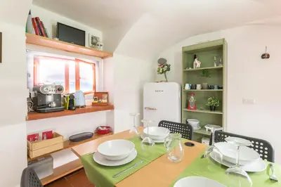 Cucina o angolo cottura di DonnaRé Casavacanza - Historic Center of Naples