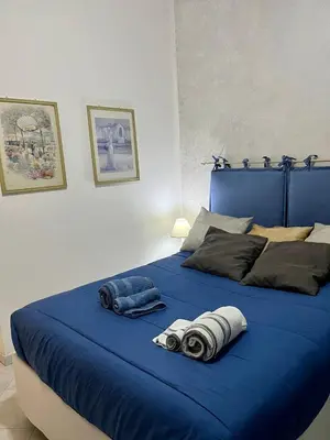 Letto o letti in una camera di Vomero House with Free Parking 410 cm