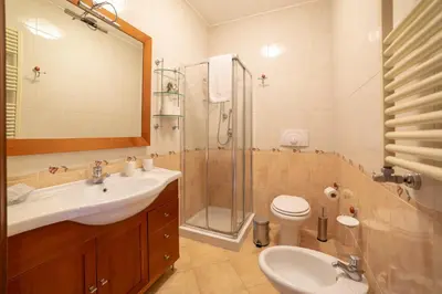 Bagno di The Dante Apartment By HouseinNaples
