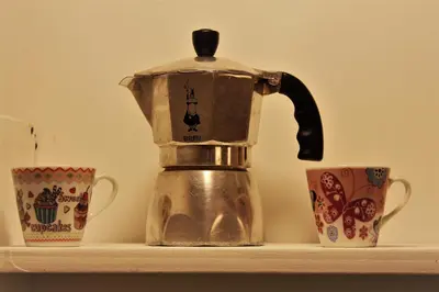 Set per la preparazione di tè e caffè presso Matis House, historic center, San Domenico square