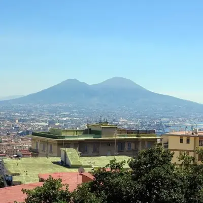 Spacious panoramic apartment - half way Center-Vomero district