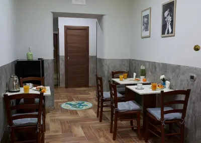 Area soggiorno di Authentic Neapolis in the hearth of the center