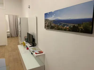 TV o dispositivi per l'intrattenimento presso la terrazza sul porto