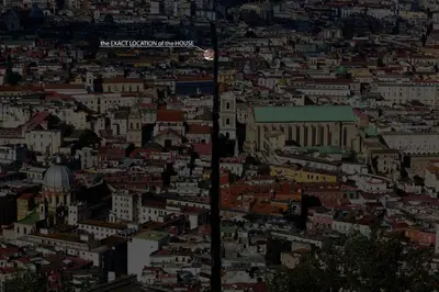 Vista generica su Napoli o vista sulla città dall'interno dell'appartamento