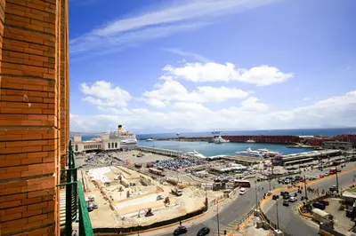 Vista generica sul mare o vista sul mare dall'interno dell'affittacamere