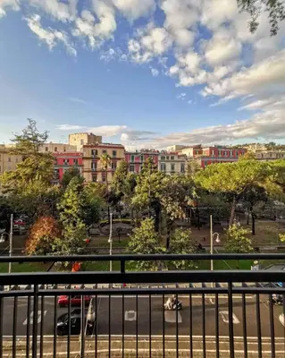 Vista generica su Napoli o vista sulla città dall'interno del bed & breakfast