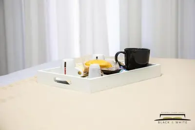 Set per la preparazione di tè e caffè presso Residence Black & White