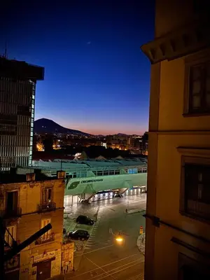 Vista generica sulle montagne o vista sulle montagne dall'interno del bed & breakfast