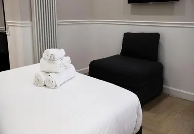 Letto o letti in una camera di KUKKA ROOMS