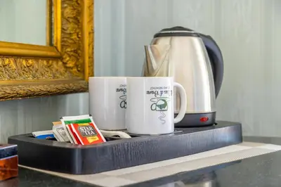 Set per la preparazione di tè e caffè presso La Casa Di Bruno Napoli
