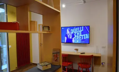 TV o dispositivi per l'intrattenimento presso INCANTO A CHIAIA