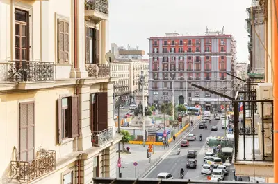 Vista generica su Napoli o vista sulla città dall'interno dell'appartamento