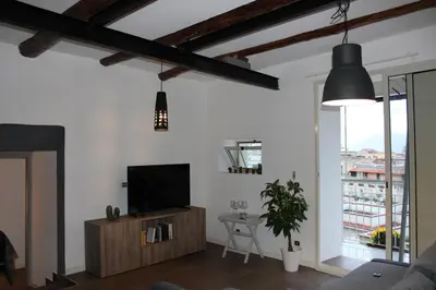 TV o dispositivi per l'intrattenimento presso Montesanto 77 casa panoramica al centro storico
