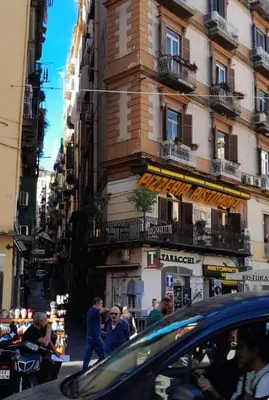 Vista generica su Napoli o vista sulla città dall'interno dell'appartamento