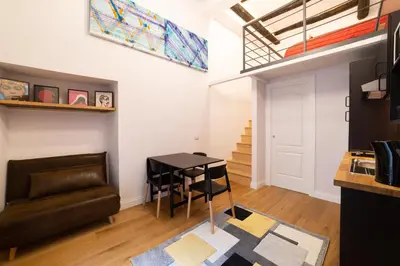 Area soggiorno di Design Studio Flat Next Sorbillo on Tribunali St By HouseinNaples