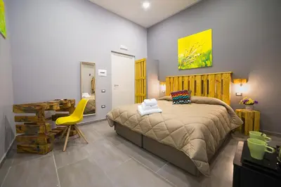 Letto o letti in una camera di Le 4 Stagioni Dante H Napoli Centro, by ClaPa Group