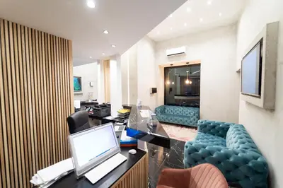 TV o dispositivi per l'intrattenimento presso Le 4 Stagioni Dante H Napoli Centro, by ClaPa Group