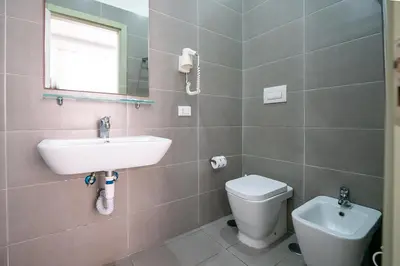 Bagno di Royal House Napoli Centro, by ClaPa Group
