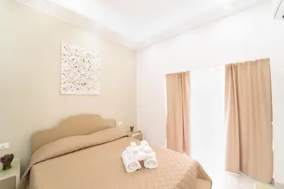Letto o letti in una camera di Royal Art H Spaccanapoli, by ClaPa Group
