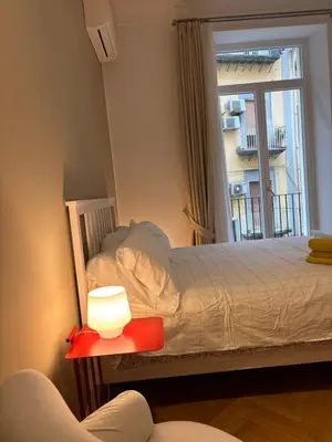 Letto o letti in una camera di NAPOLIFOREVER ELEGANT APARTMENT Casa Vacanze a Chiaia CENTRO