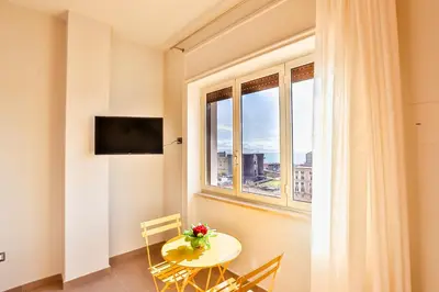 TV o dispositivi per l'intrattenimento presso NEAPOLITAN SKYSCRAPER APARTMENT