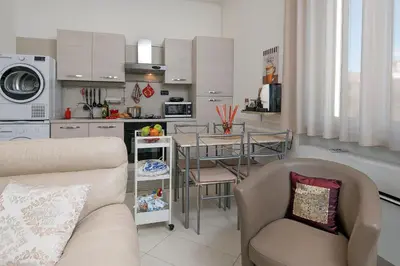 Cucina o angolo cottura di La Preziosa Apartment Duomo