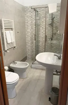 Bagno di De Gasperi House- Elegante appartamento,con terrazza,nel cuore di Napoli