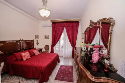 Letto o letti in una camera di WELL COME - Lungomare SANTA LUCIA