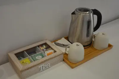 Set per la preparazione di tè e caffè presso SoLuMa' Chiaja Rooms