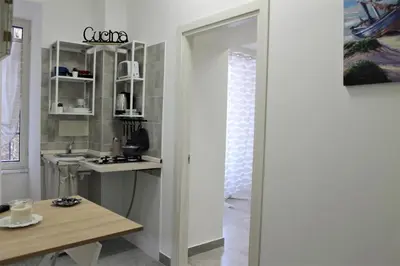 Cucina o angolo cottura di riccia, frolla e babbà