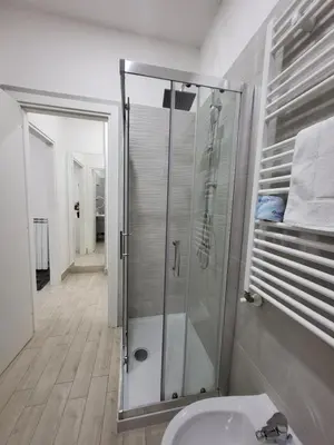 Bagno di New Era Rooms