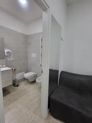 Bagno di New Era Rooms