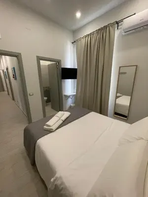 Letto o letti in una camera di Naptown Rooms