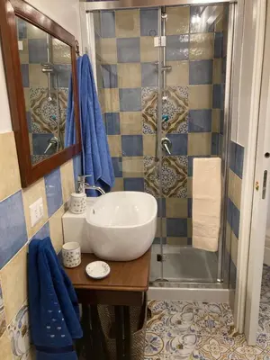Bagno di Zuccarella ''Zuccherino''nel cortile